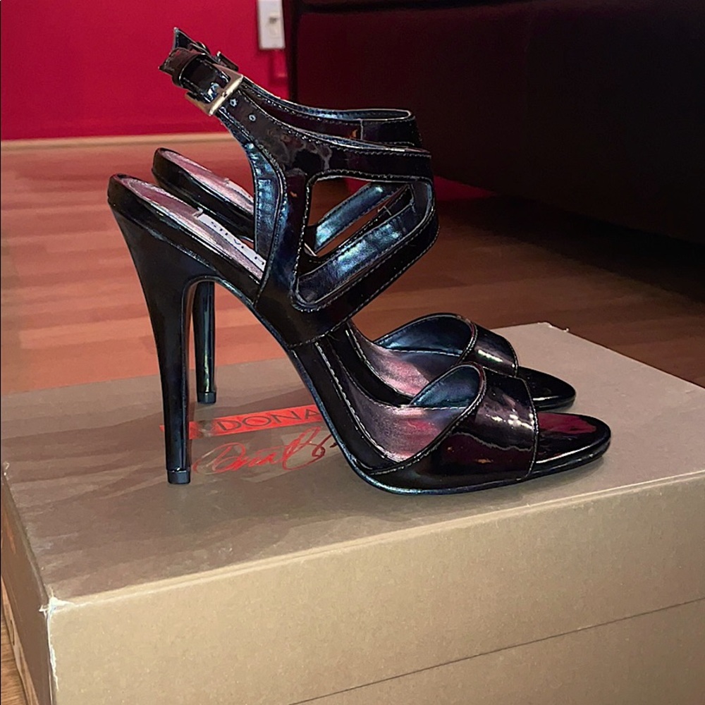 Steve Madden patent black sandal